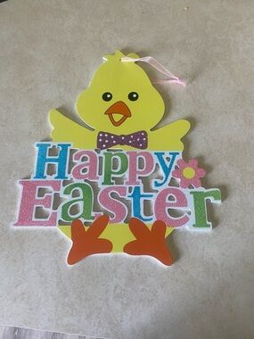 FREE! Happy Easter Chick Hanging Sign - Yellow